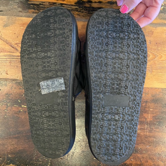 Black quilted slides - women’s size 10 - Picture 3 of 4